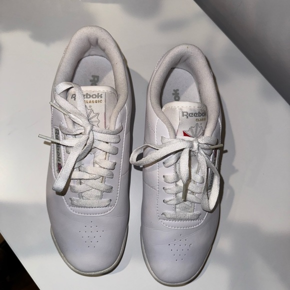 Reebok Classic White Sneakers size 7.5 - Picture 2 of 6